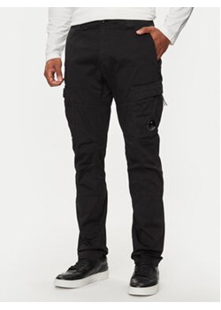 C.P. Company Spodnie materiałowe 16CMPA063A005694G Czarny Slim Fit ze sklepu MODIVO w kategorii Spodnie męskie - zdjęcie 172159147