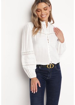 Biała Wiskozowa Koszula z Koronkowymi Tasiemkami i Stójką Versa ze sklepu Born2be Odzież w kategorii Koszule damskie - zdjęcie 172164119
