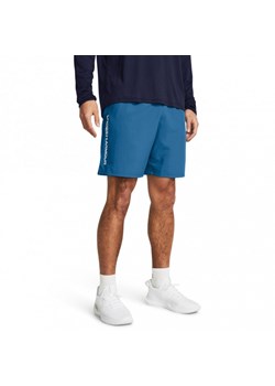 Męskie spodenki treningowe Under Armour UA Tech Woven Wordmark Short - niebieskie ze sklepu Sportstylestory.com w kategorii Spodenki męskie - zdjęcie 172164578