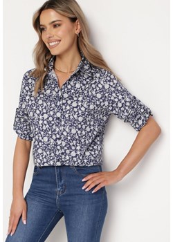Granatowa Koszula w Kwiaty z Dłuższym Tyłem Nirelame ze sklepu Born2be Odzież w kategorii Koszule damskie - zdjęcie 172169017