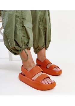 Pomarańczowe sandały Attiana ze sklepu gemre w kategorii Sandały damskie - zdjęcie 172170675