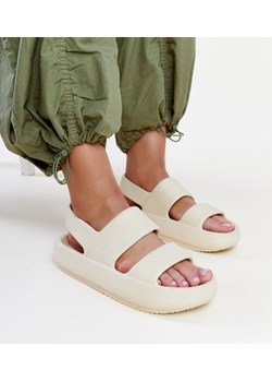 Beżowe sandały Attiana ze sklepu gemre w kategorii Sandały damskie - zdjęcie 172170689