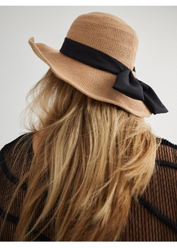 Reserved - Pleciony kapelusz z kokardą - beżowy ze sklepu Reserved w kategorii Kapelusze damskie - zdjęcie 172176196