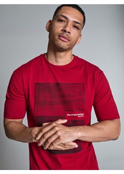 Sinsay - Koszulka z nadrukiem - czerwony ze sklepu Sinsay w kategorii T-shirty męskie - zdjęcie 172176765