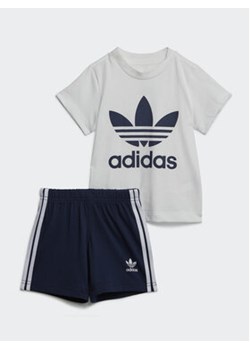 adidas Komplet t-shirt i szorty sportowe Trefoil Shorts Tee Set IB8638 Niebieski Regular Fit ze sklepu MODIVO w kategorii Komplety dziewczęce - zdjęcie 172178075
