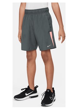 Spodenki treningowe dla dużych dzieci (chłopców) Nike Dri-FIT Challenger - Szary ze sklepu Nike poland w kategorii Spodenki chłopięce - zdjęcie 172184618
