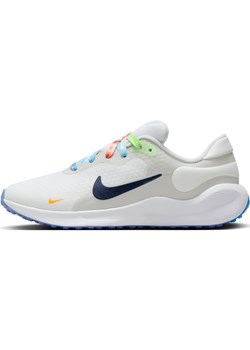 Buty do biegania po asfalcie dla dużych dzieci Nike Revolution 7 Next Nature SE - Biel ze sklepu Nike poland w kategorii Buty sportowe dziecięce - zdjęcie 172184657