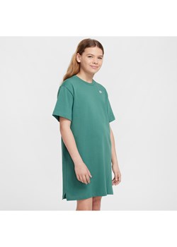 Sukienka typu T-shirt dla dużych dzieci (dziewcząt) Nike Sportswear - Zieleń ze sklepu Nike poland w kategorii Sukienki dziewczęce - zdjęcie 172184666