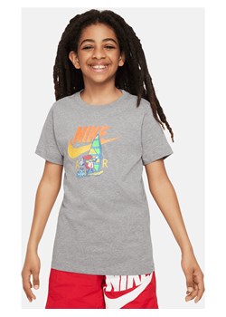 T-shirt dla dużych dzieci Nike Sportswear - Szary ze sklepu Nike poland w kategorii T-shirty chłopięce - zdjęcie 172184685