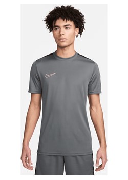 Męska koszulka piłkarska z krótkim rękawem Dri-FIT Nike Academy - Szary ze sklepu Nike poland w kategorii T-shirty męskie - zdjęcie 172184696