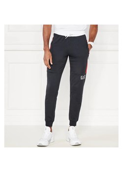 EA7 Spodnie dresowe | Regular Fit ze sklepu Gomez Fashion Store w kategorii Spodnie męskie - zdjęcie 172186975