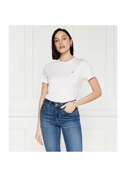 Gant T-shirt REG SHIELD | Regular Fit ze sklepu Gomez Fashion Store w kategorii Bluzki damskie - zdjęcie 172195787