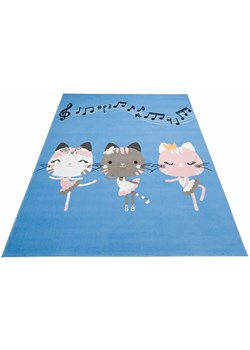 Dziecięcy niebieski dywan w tańczące kotki - Jomi 10X ze sklepu Edinos.pl w kategorii Dywany - zdjęcie 172226238