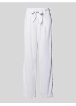Spodnie w jednolitym kolorze z wiązanym paskiem ze sklepu Peek&Cloppenburg  w kategorii Spodnie damskie - zdjęcie 172238419