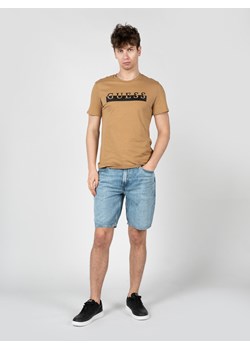 Guess T-Shirt "Lumy" | X2RI07KAK91 | Mężczyzna | Beżowy ze sklepu ubierzsie.com w kategorii T-shirty męskie - zdjęcie 172248835