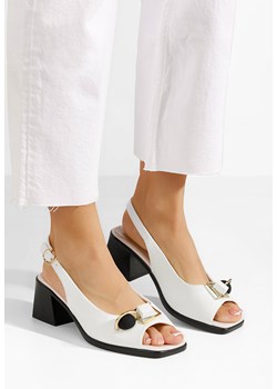 Białe sandały na słupku Payge ze sklepu Zapatos w kategorii Sandały damskie - zdjęcie 172249459