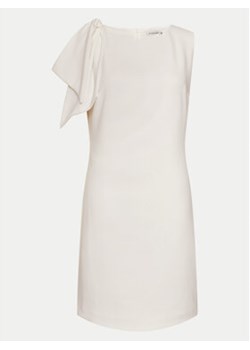 Tatuum Sukienka koktajlowa Hastika T2406.214 Biały Regular Fit ze sklepu MODIVO w kategorii Sukienki - zdjęcie 172251028