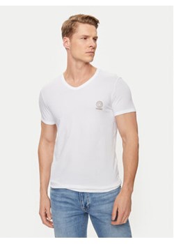 Versace T-Shirt AUU01004 Biały Regular Fit ze sklepu MODIVO w kategorii T-shirty męskie - zdjęcie 172254868