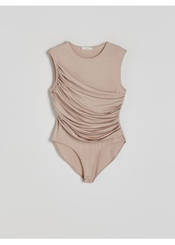 Reserved - Body z drapowaniem - kremowy ze sklepu Reserved w kategorii Bluzki damskie - zdjęcie 172269958