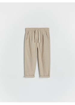 Reserved - Spodnie chino z lnem - złamana biel ze sklepu Reserved w kategorii Spodnie i półśpiochy - zdjęcie 172270269