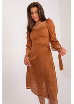 Midi sukienka z bufiastym rękawem jasno brązowa ze sklepu 5.10.15 w kategorii Sukienki - zdjęcie 172272766