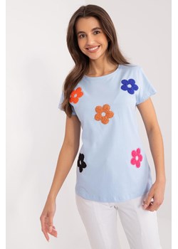T-Shirt z aplikacją w kwiaty jasno niebieski ze sklepu 5.10.15 w kategorii Bluzki damskie - zdjęcie 172272785
