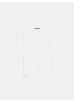 Mohito - Biały t-shirt z dekoltem V - biały ze sklepu Mohito w kategorii Bluzki damskie - zdjęcie 172273287