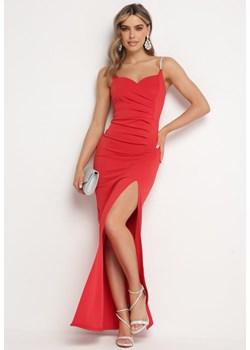 Czerwona Wieczorowa Sukienka z Kopertowym Dekoltem na Cienkich Ramiączkach z Rozcięciem Qavia ze sklepu Born2be Odzież w kategorii Sukienki - zdjęcie 172274867
