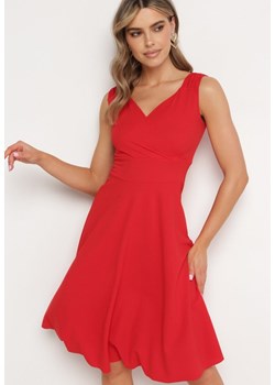 Czerwona Koktajlowa Sukienka na Ramiączkach z Kopertowym Dekoltem i Falbanką Omemia ze sklepu Born2be Odzież w kategorii Sukienki - zdjęcie 172275095