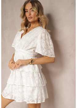 Biała Sukienka o Rozkloszowanym Kroju z Dekoltem w Serek i Falbankami Drapia ze sklepu Renee odzież w kategorii Sukienki - zdjęcie 172278708