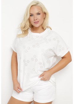 Biały T-shirt z Haftowanej Tkaniny Clexbia ze sklepu Born2be Odzież w kategorii Bluzki damskie - zdjęcie 172279877