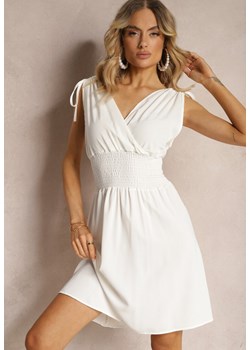 Biała Kopertowa Sukienka z Gumką w Pasie Ściągana na Ramionach Cinnia ze sklepu Renee odzież w kategorii Sukienki - zdjęcie 172283729