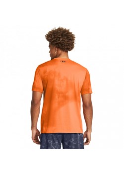 Męska koszulka treningowa Under Armour Project Rock Payof AOP Graphic - pomarańczowa ze sklepu Sportstylestory.com w kategorii T-shirty męskie - zdjęcie 172284247