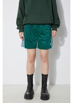 adidas Originals szorty Firebird damskie kolor zielony z aplikacją high waist IN6287 ze sklepu PRM w kategorii Szorty - zdjęcie 172285048