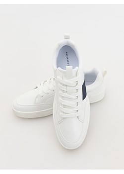 Reserved - Klasyczne sneakersy - biały ze sklepu Reserved w kategorii Buty sportowe męskie - zdjęcie 172306427