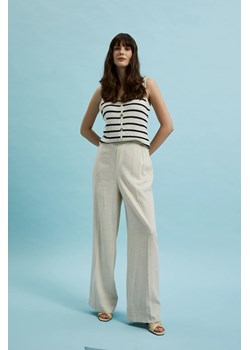 Lniane spodnie z szerokimi nogawkami beżowe ze sklepu Moodo.pl w kategorii Spodnie damskie - zdjęcie 172308219