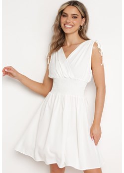 Biała Sukienka z Kopertowym Dekoltem Ściągana na Ramionach z Gumką w Talii Cornia ze sklepu Born2be Odzież w kategorii Sukienki - zdjęcie 172308589