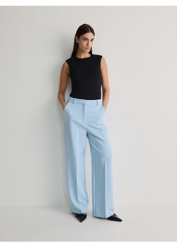 Reserved - Spodnie z kantem - jasnoniebieski ze sklepu Reserved w kategorii Spodnie damskie - zdjęcie 172310359