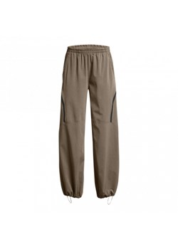 Damskie spodnie treningowe Under Armour UA Unstoppable Airvent Parachute Pant - brązowe ze sklepu Sportstylestory.com w kategorii Spodnie damskie - zdjęcie 172314137