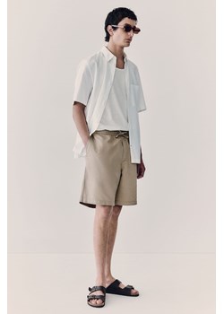 H & M - Szorty z domieszką lnu Relaxed Fit - Beżowy ze sklepu H&M w kategorii Spodenki męskie - zdjęcie 172330528