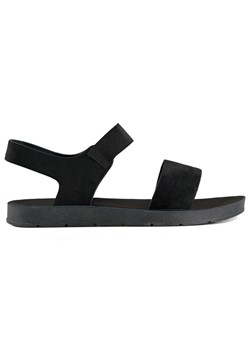 Czarne zamszowe sandały na gumkę na płaskiej podeszwie ze sklepu ButyModne.pl w kategorii Sandały damskie - zdjęcie 172330935