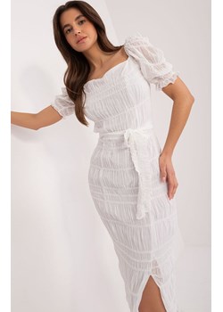 Biała dopasowana sukienka z rozcięciem LK-SK-509403.29X, Kolor biały, Rozmiar S, Lakerta ze sklepu Primodo w kategorii Sukienki - zdjęcie 172332125