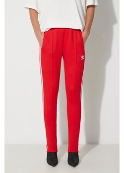 adidas Originals spodnie dresowe SST Classic TP kolor czerwony z aplikacją IK6603 ze sklepu PRM w kategorii Spodnie damskie - zdjęcie 172332628