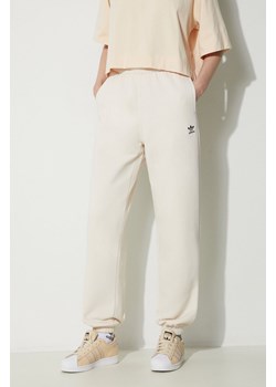 adidas Originals spodnie dresowe Essentials Fleece Joggers kolor beżowy z aplikacją IA6436 ze sklepu PRM w kategorii Spodnie damskie - zdjęcie 172333516