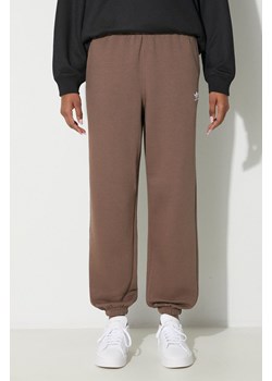 adidas Originals spodnie dresowe Essentials Fleece Joggers kolor brązowy gładkie IR5974 ze sklepu PRM w kategorii Spodnie damskie - zdjęcie 172333526