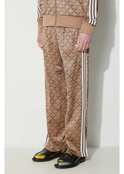 adidas Originals spodnie dresowe kolor brązowy wzorzyste IS2922 ze sklepu PRM w kategorii Spodnie męskie - zdjęcie 172333648