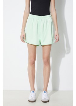 adidas Originals szorty damskie kolor zielony z aplikacją high waist IP0712 ze sklepu PRM w kategorii Szorty - zdjęcie 172333746