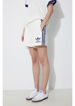 adidas Originals szorty Terry damskie kolor biały z aplikacją high waist IT9841 ze sklepu PRM w kategorii Szorty - zdjęcie 172333756