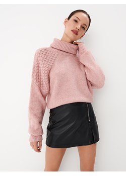 Mohito - Pudrowy sweter z golfem - pastelowy różowy ze sklepu Mohito w kategorii Swetry damskie - zdjęcie 172338775