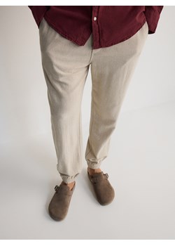 Reserved - Spodnie joggery z lnem - beżowy ze sklepu Reserved w kategorii Spodnie męskie - zdjęcie 172353217